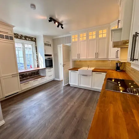아파트 4 Bedroom For 8 - 110sqm - Free Parking - 5 Min To Brygga 톤스버그