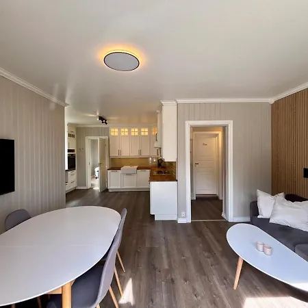 4 Bedroom For 8 - 110sqm - Free Parking - 5 Min To Brygga * Tønsberg